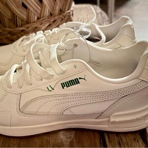 PUMA Women's Classic Leather Sneakers White/Green/Gum Sole 401102-04 size 8